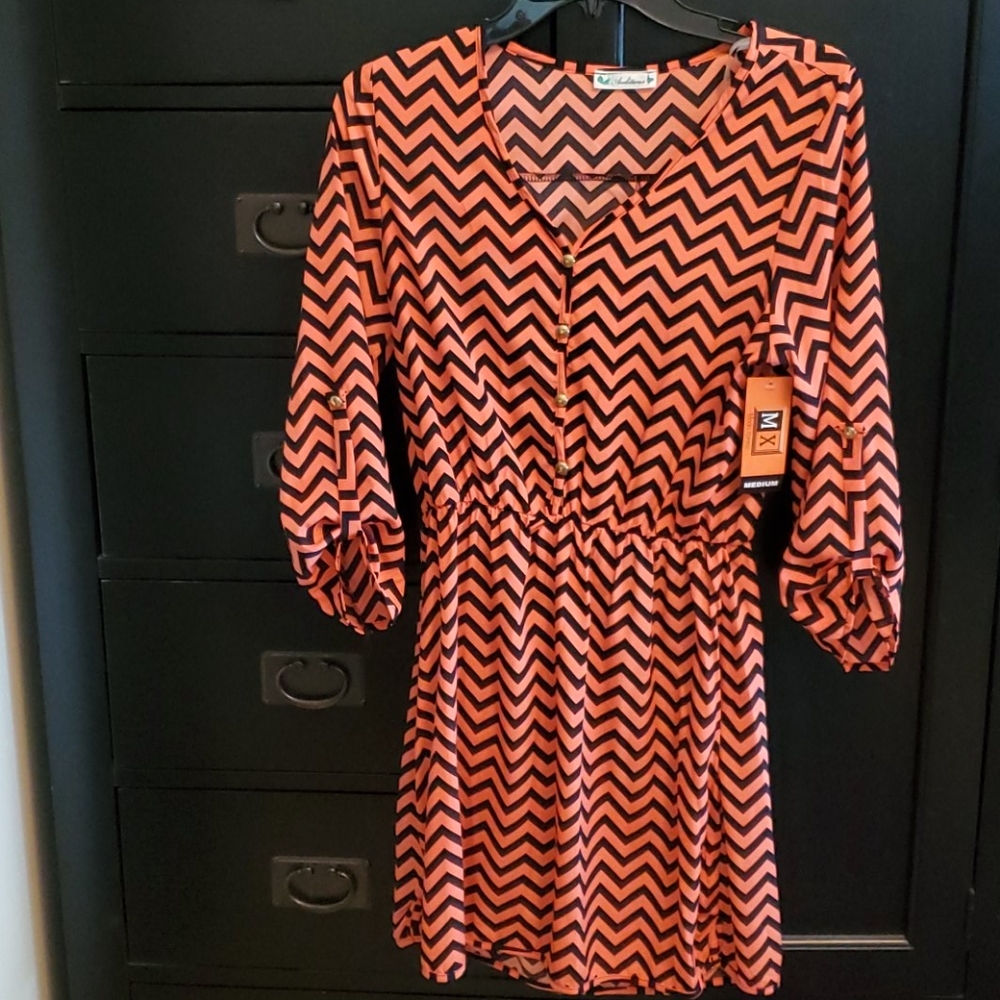 🌹Adorable peach and black zigzag pattern dress
